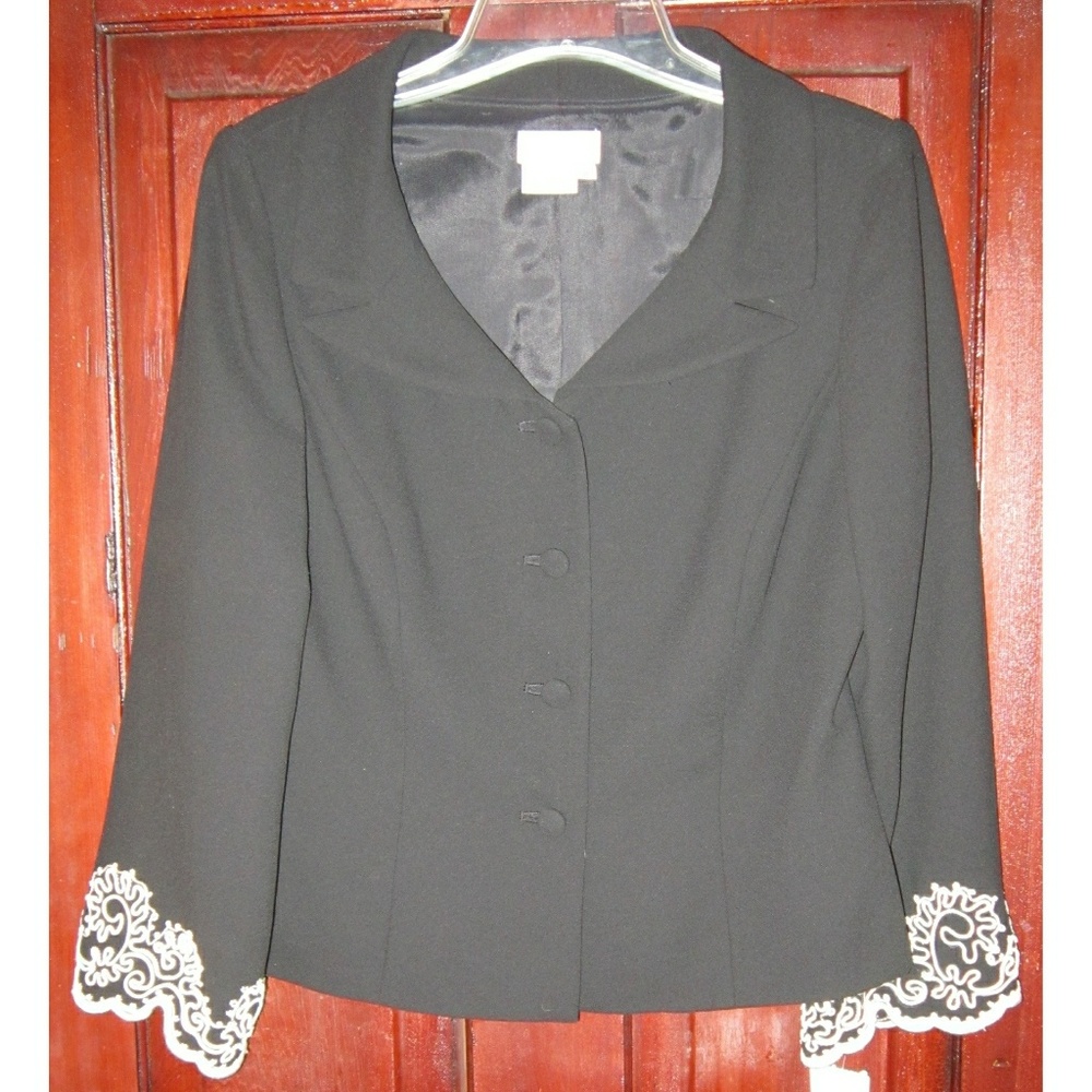 Maggie L New Size 8 Dressy Jacket Blazer Suit Coat Embroidered Black White